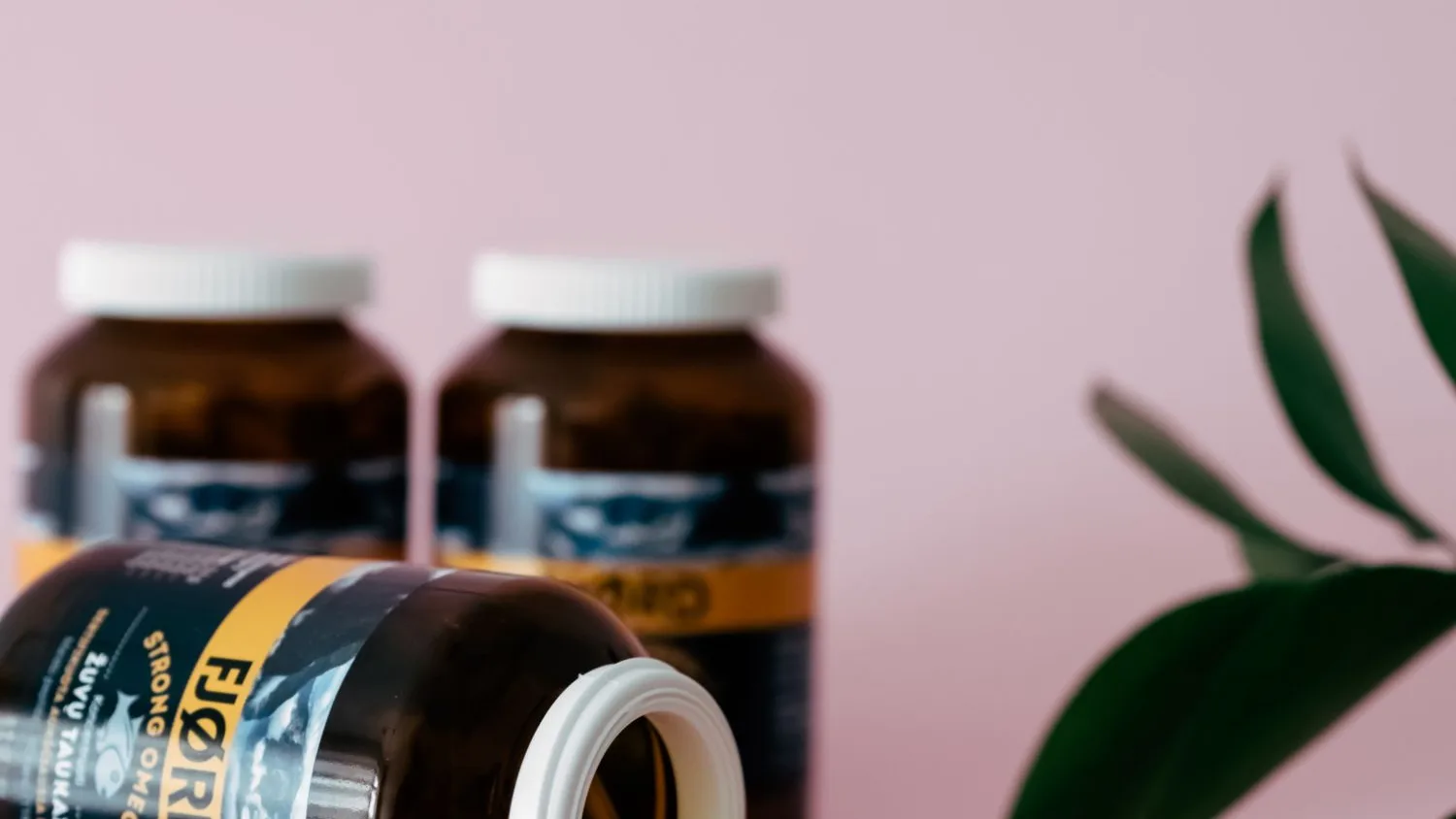 Kapsula omega-3 vaj peshku me përqendrim të lartë EPA dhe DHA